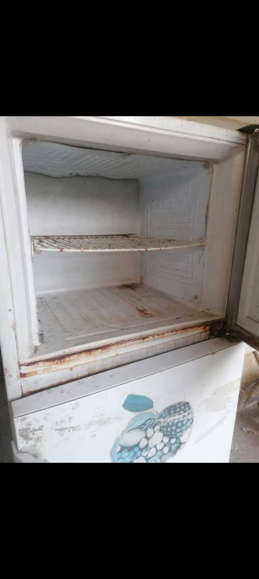 ب25 
ثلاجة مبدل ماطور جديد ب80 قبل أربع أشهر وماشغلتها ضلت متروكه ابيعها ب25 قفل بغداد شارع فلسطين رقم ***********
