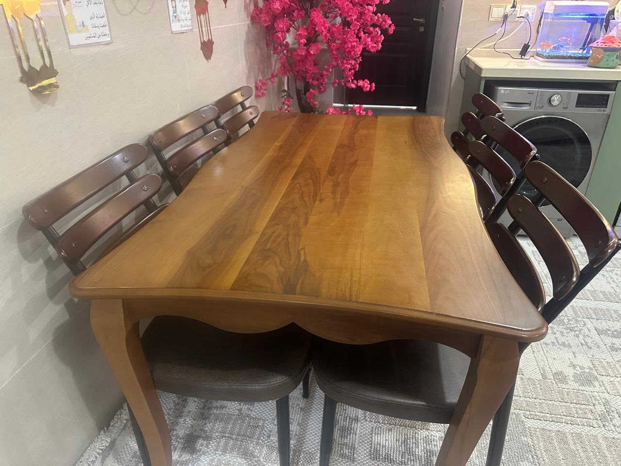 ميز خشب زان وياه 6 كراسي
اخذته قبل فتره ب700
هسه اريد ابيع لان انتقلت بمكان ثاني ومايكفي بالمكان الجديد
رايدته ب400
العنوان حي الجامعه قرب متنزه شبوط
***********
