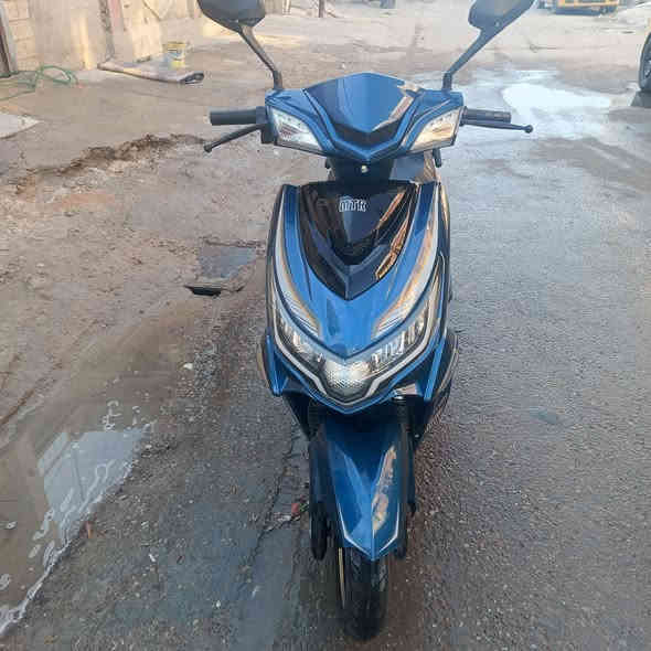 سلام عليكم دراجه شحن للبيع موديل 2025 سرعه 85 تلث نمر  دراجه اخت زيرو من شركت مويد طياره حجم ثقيل بيها صندوق دلفري مكاني  بلديات صحفيين سعر 850وبيها مجال رقم ***********
