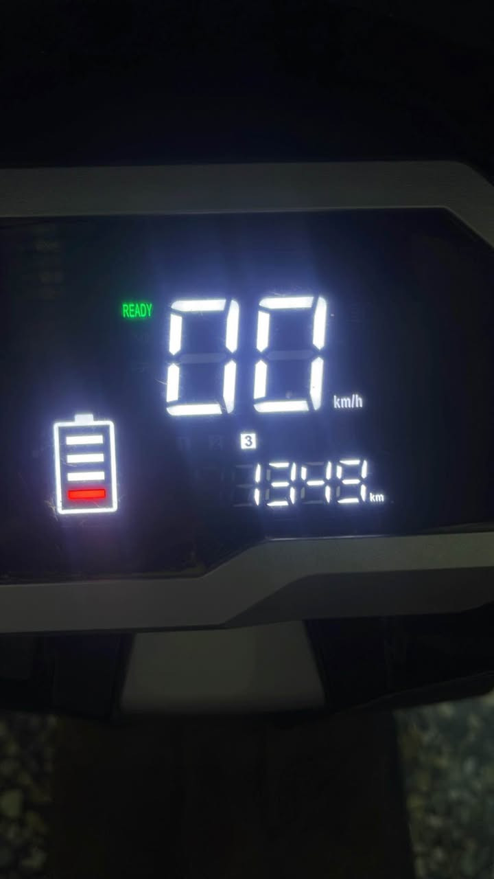 للبيع سكوتر كهربائي بحالة ممتازة جدًا، استعمال خفيف ونظيف، ما شاء الله عليه يمشي بدون أي مشاكل أو أعطال، وكأنه جديد بالضبط 🔥

🛵 السعر: ٨٥٠ ألف دينار عراقي فقط
📅 مشتري قبل تقريبًا ٨ أشهر
✅ كلشي بي يشتغل تمام وعلى الفحص، تركب وتمشي وانت مرتاح، على راسي 🙏
📄 أوراقه موجودة وكاملة
🔌 والشاحن الأصلي ويا السكوتر
📍الموقع: شارع فلسطين - بغداد

السكوتر مرتب وحافظ عليه كلش، مناسب للشغل، للجامعة، وللمشاوير اليومية ويوفر عليك بنزين وتعب. والجاد يتفضل، على عيني وراسي � بغداد, العراق


**إذا كنت صاحب هذا الإعلان وتريد حذفه لأي سبب، رجاءا أرسل رسالة إلى الدعم الفني**