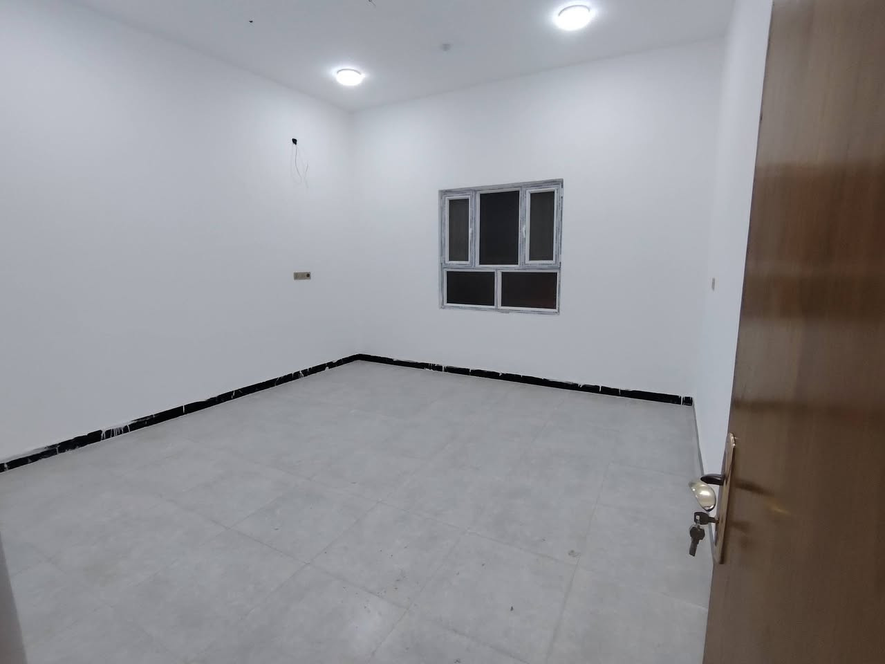 شقه للأيجار للسكن
📍الموقع البصره عويسيان 
طابق 3
تحتوي على غرفتين منام
مطبخ
صاله
استقبال
صحيات
الإيجار 600 قابل للتفاوض
للأستفسار
☎️📞***********
☎️📞***********
