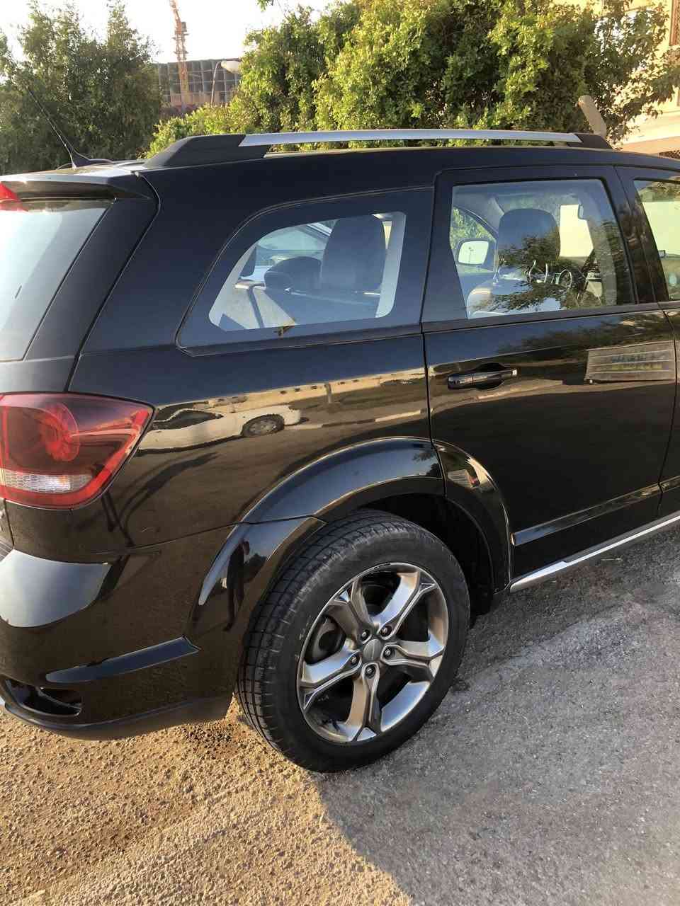 سلام عليكم عندى دوج جورني كروز رود للبيع 2018 رقم بغداد لون اسود محرك 3600 سته سلندر 7راكب 3قطع تبريد كشنات جلد تحكمات شاشه كبيره ضربتهه جاملغ وربع البنيد رايدهه 140وبيهه مجال للطيبين رقم الهاتف ***********
