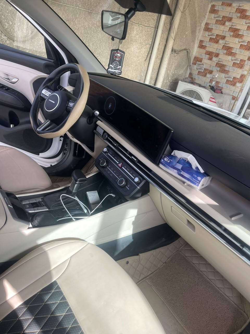 السلام عليكم... هيونداي توسان خليجي موديل 2025 ضمان الشركة الاولى رقم بغداد ماشية ٨  فول مواصفات قمارة حديد
ويل ١٩ / مقاعد الامامية ٢كهرباء/ تبريد كشنات/ جنطة كهرباء/ شاشة ايباد متصلة / هاندبريك بصمة  .
السعر / ٢٢٥ $ 
الاتصال / ***********
