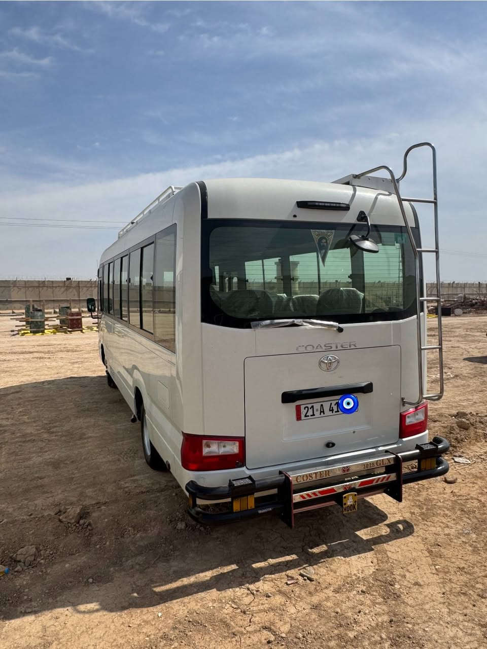 إسلام عليكم كوستر 2018 دخول جديد سنويه بسمي تحويل ثاني يوم  بيها شبرين صبغ فقط الباقي كفاله سياره فول موصفات سله حاكيه كامله سيبايه سيد محسن قلابي ستاركس درع خلفي تبريد محور تانكي إضافي فتحه تانكي  4 تايرات جديد بوشيه وصل خط وبحث مكان بغداد الجديده ***********
