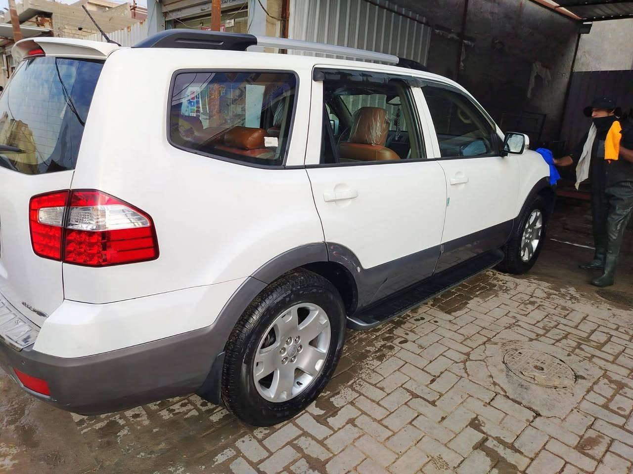 كيا موهافي 2015 للبيع
مواصفاتها 
فتحة 
حساسات اماميه خلفيه
كامرة خلفية 
دفع رباعي 
ثلاجة
اني شادلها لايتات زنون اصلي 
وشاشة نوعية اصلية 
ماشية 118 الف
مكفولة من كلشي عدة باب الجنطة بي صبغ والباقي كفاله عامة
رقم بغداد بأسمي 
سعرها 190 وبيها مجال 
مكاني بغداد الشعب 
رقمي ‏‪***********‬‏
***********
