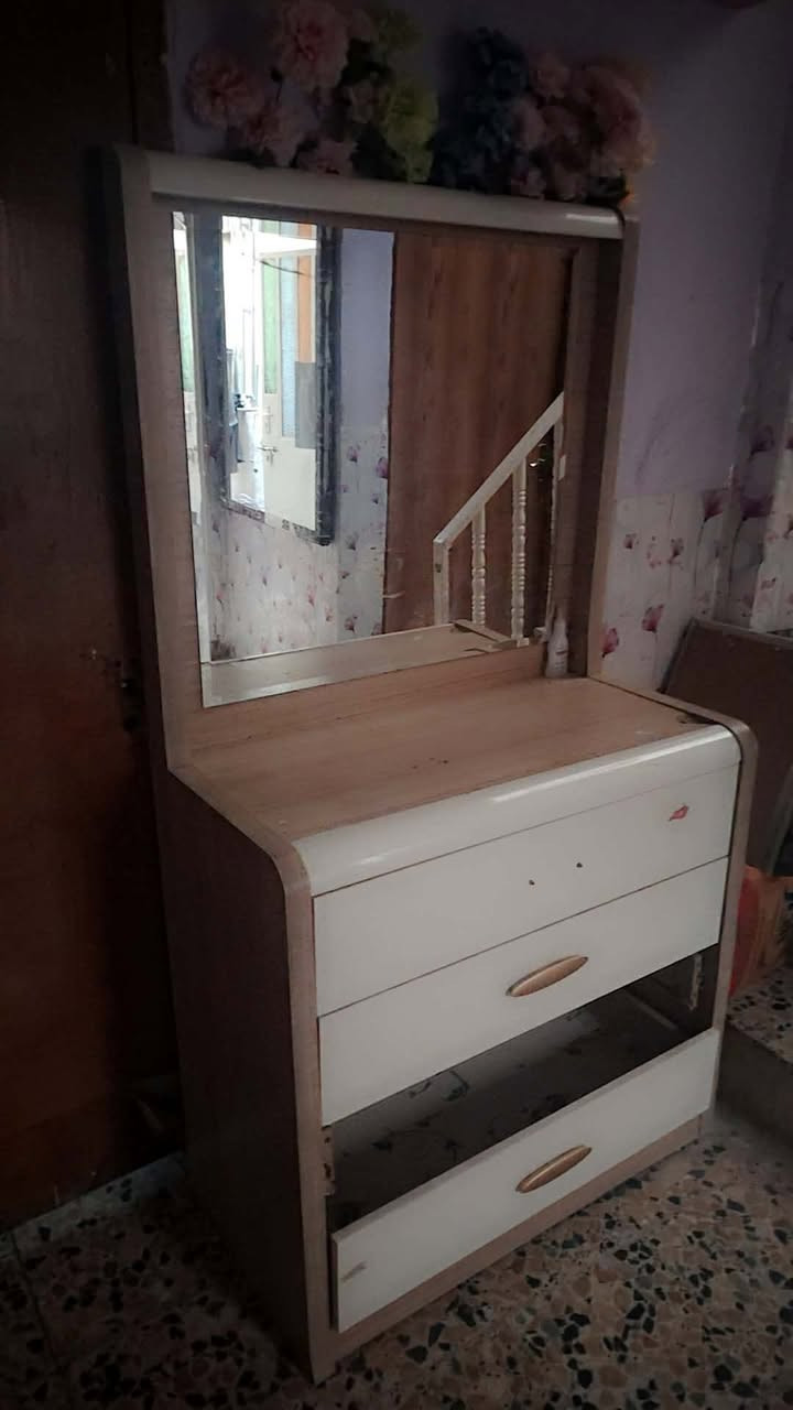 السلام عليكم غرفه للبيع
ميز المرايه جراره مكسوره بسعر ١٥٠ وبيه مجال


**إذا كنت صاحب هذا الإعلان وتريد حذفه لأي سبب، رجاءا أرسل رسالة إلى الدعم الفني**