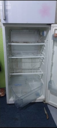 ثلاجه • للبيع • سعر خاص