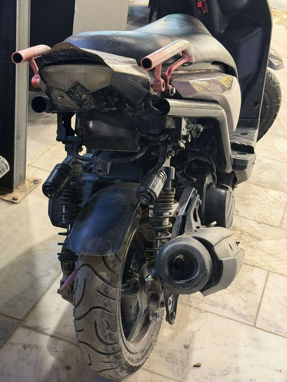 سلام عليكم
1 .يدات رياضي RsB اصليه✅✅
2.تعلاكه رياضي بنفسجي ✅✅
3.دبلات رياضي ام البطل اصلي✅✅
4 ستيرن رياضي اصلي ✅✅
5. كلج خلفي اصلي رياضي ✅✅
6.قايش اصلي✅✅ 
7.تايرات جدد زوج✅✅ 
8،سبايدر رياضي اصلي 
9 هاوزن رياضي اصلي✅✅
10.استاند رياضي بنفسجي ✅✅
11 ، فراك بريك اصلي 
12بك لايت R6✅✅
13صينيه رياضي 
14قطره رياضي ✅✅

دراجه نكره بكل وكت مبدل بيهه لاستيك ولف فقط مكاني الدوره ***********
