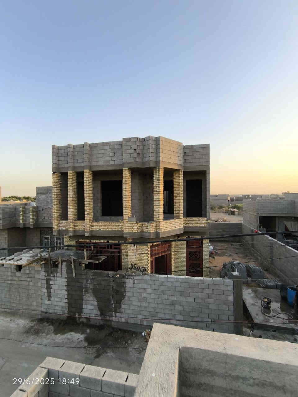 هيكل للبيع مع قطعه مساحه الكلي 300 م طابو زراعي سند 25 عل حولي مال حي القدس سعر 90وبي مجال ***********
