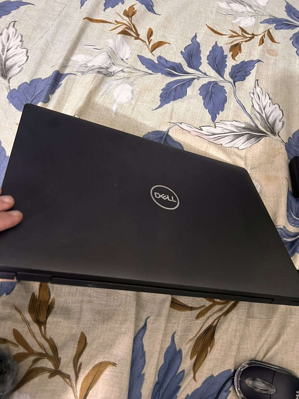 لابتوب Dell Latitude 5500 (نسخة خاصة) - نظافة 99% 🌟
الحالة: شبه جديد (نظافة فائقة وكأنه لم يُستخدم).
الفئة: للأعمال الشاقة، طلاب الهندسة، والمصممين.
💻 المواصفات التقنية:
• المعالج: Intel Core i5 (الجيل الثامن) - أداء سريع ومستقر.
• يحتوي على كرت شاشة خارجي: منفصل (AMD Radeon) لتشغيل برامج التصميم والألعاب المتوسطة بسلاسة.
• الشاشة: قياس 15.6 بدقة FHD (1920x1080) - ألوان واقعية ووضوح عالي جداً (IPS).
• الشاحن: يأتي مع شاحن dell الأصلي العملاق بقوة 130 واط (شحن سريع واستقرار تام للأداء). 🔋
• المميزات: كيبورد ضوئي (عربي-انكليزي) ، منافذ USB-C، وبطارية بحالة ممتازة جداً.
✨ النقاط القوية:
✅ النظافة: الجهاز بحالة 99% (بدون شخط أو كسر).
✅ الأداء: وجود كرت الشاشة الخارجي يجعله يتفوق على النسخ العادية المتوفرة بالسوق.
💰 السعر: 400,000 دينار عراقي فقط (سعر نهائي ومناسب جداً).
📍 الموقع: [بغداد - الحبيبية]
📞 للتواصل: [***********]
متوفر توصيل داخل بغداد فقط 🚚
