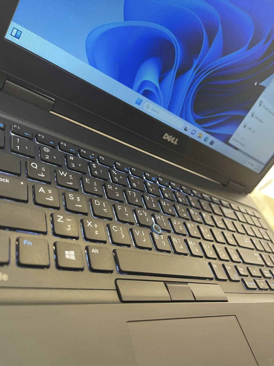 Dell latitude 5580
Core 7
Gen 7 
Ram 8
Hard=256 ssd
VDA=2 GB NIVIDA GEFORCE 
FHD=15,6”
السعر =175
***********
