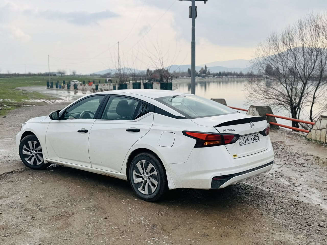 23. بؤنيت چاملخ بؤياخ بيناو گرتن بي ئير باك.  38 مايل رؤشتوه. 15 رؤشه كراوه ته ره قم.     160. مواسفات S.       ***********
