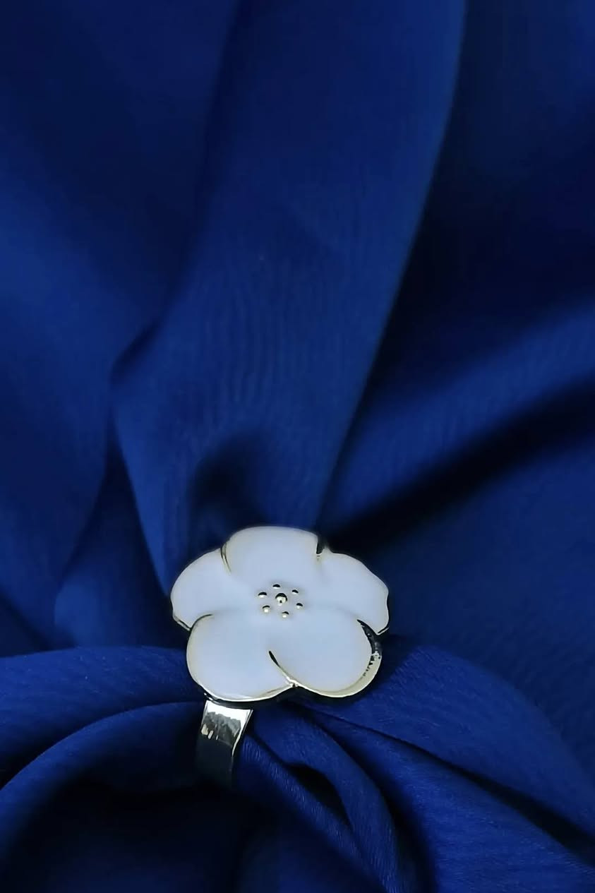 مو بس أكسسوارات…
هي لمسة تكمّل أناقتچ ✨
تفاصيل مختارة بذوق، خامات تلمع بهدوء،
وكل قطعة تحچي عن ذوقچ قبل لا تحچي عن نفسها 💎

للحجز و الاستفسار
اتواصلو ويانا التوصيل لجميع محافظة العراق


**إذا كنت صاحب هذا الإعلان وتريد حذفه لأي سبب، رجاءا أرسل رسالة إلى الدعم الفني**