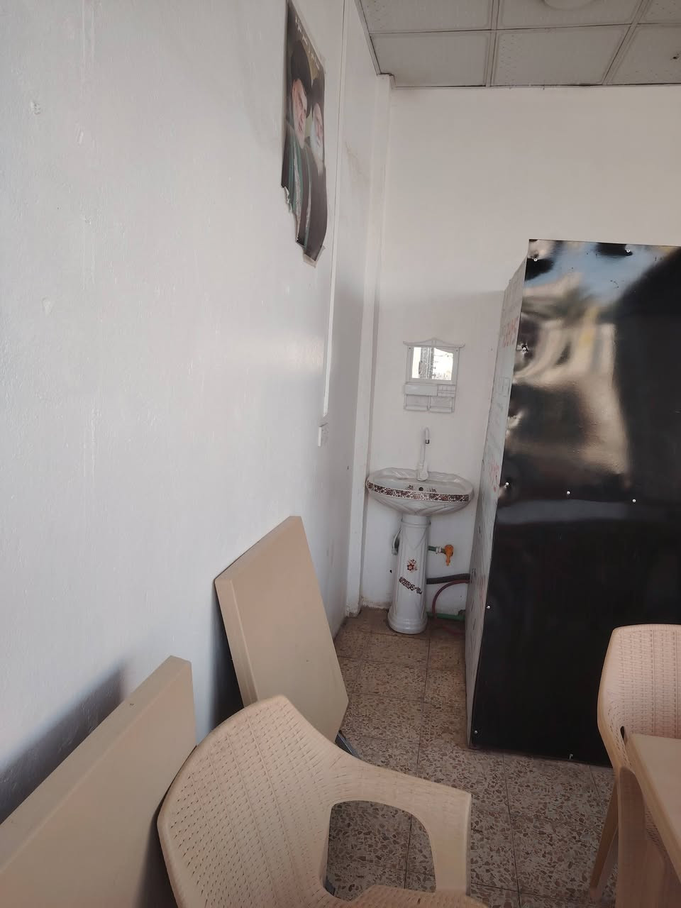 سلام عليكم عندي مطعم لبيع كامل من غراض عارضه لحم عارضه كباب عارضه برغر عارضه فلافل سل ستيل مكينه لحم سل ستيل شوايه دجاج شوايه كباب ميز طعام عدد ٤ مع كراسي ٢٠ مجمده ١٦ قدم تبريد فول مغسله كامرات عدد ٤ مع شاشه جديده جام خانه رئيسيه شوايه أجنحه ور عرايس  سنك ستيل رف عدد ٥  ١٠٠ شيش كباب ١٠٠ شيش تكه تخته دبل مولده ١٢ امبير مطعم كامل مكمل مكانه سنيه شارع تجاري بنايه سيد كريم دنكه مطعم ركن عدد محلات ٢
ملاحظه مطعم خير من الله بس اني موظف بصحه دوام ما الحك من سبعه  ل ٣ عصر لبيع
الاستفسار ***********
سلام عليكم عندي مطعم لبيع كامل من غراض عارضه لحم عارضه كباب عارضه برغر عارضه فلافل سل ستيل مكينه لحم سل ستيل شوايه دجاج شوايه كباب ميز طعام عدد ٤ مع كراسي ٢٠ مجمده ١٦ قدم تبريد فول مغسله كامرات عدد ٤ مع شاشه جديده جام خانه رئيسيه شوايه أجنحه ور عرايس  سنك ستيل رف عدد ٥  ١٠٠ شيش كباب ١٠٠ شيش تكه تخته دبل مولده ١٢ امبير مطعم كامل مكمل مكانه سنيه شارع تجاري بنايه سيد كريم دنكه مطعم ركن عدد محلات ٢
