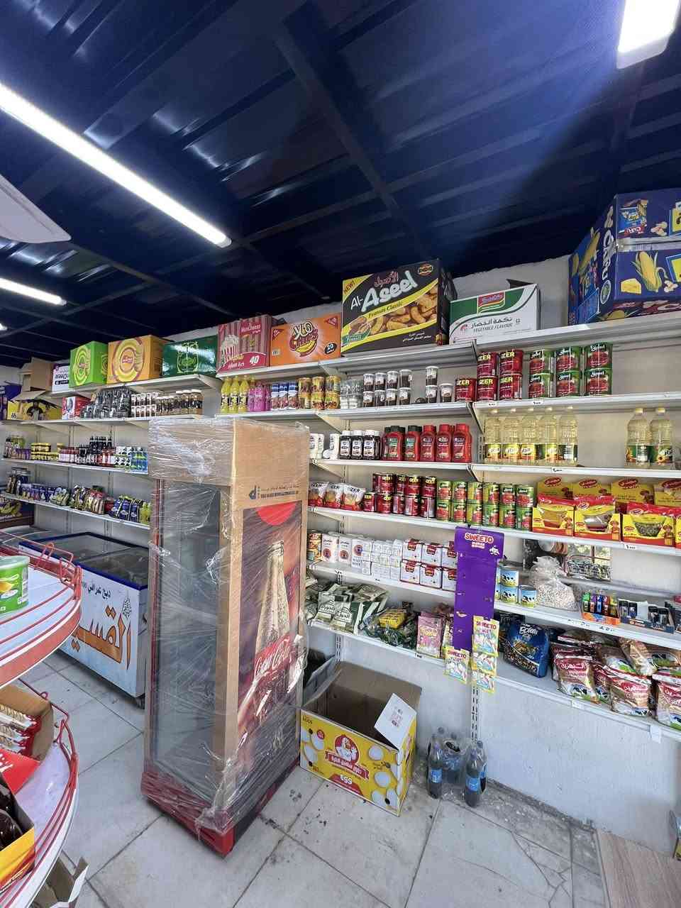 سلام عليكم أسواق للبيع سيف سعد مجاور مدرسة التحدي خلف مشروع طبيب
تحتوي ع 3برادات عمديه 
2برادات شركه 
1براداارضي 
1 براد شركه 
سفينه وسط المحل 
رفوف 12 متر 
عوارض جبس 3 
عوارض خشبيه 3 
منضومة كامرات 
منضومة انترينيت 
2 سبالت 
*********** متواجد فيس
