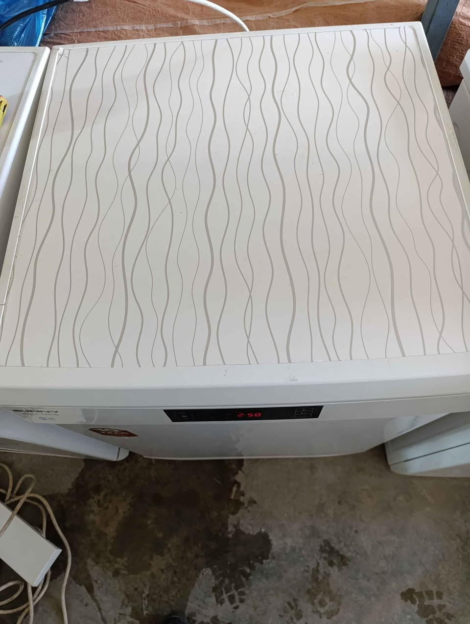 قاپشۆری سەنی ۱٤ نەفەری ، زۆر خاوێنە و ژەنگ و ڕزیوی نییە ، هەیکەلی شوختی پێوە نییە ، وەک نوێ ماوەتەوە نرخی 130هەزارە و لە سلێمانیم *********** السليمانية, العراق
