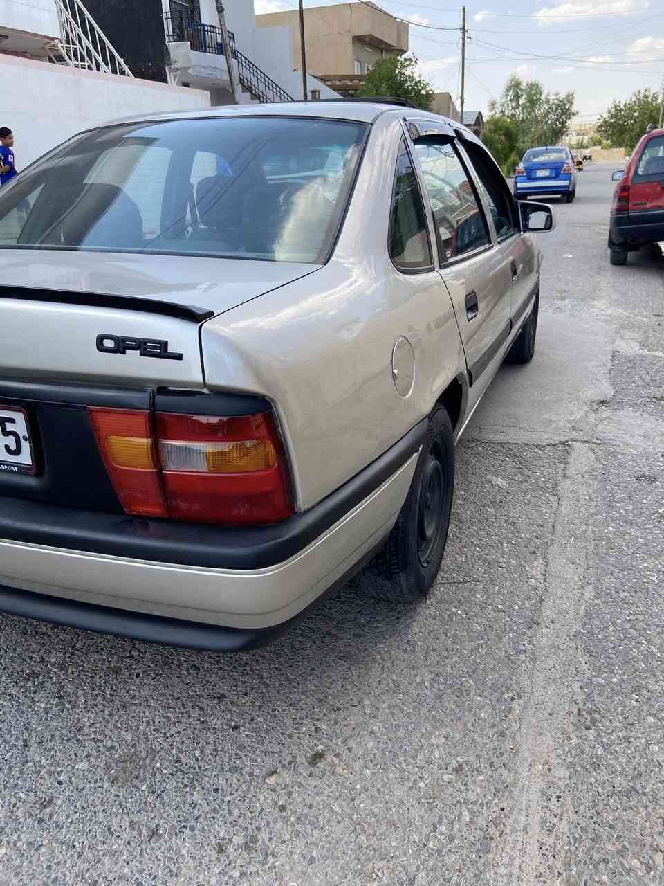 سلام عليكم للبيع أوبل فكترا موديل 1992مواصفات قفل مركزي سقف سلايت حجم 18 رقم سليمانيه دولي دفتر بانزين شرط التحويل و الوكال صبغ جماليه بدون ضرر محرك لا صرف لا بخار كير عادي عنوان كركوك سعر 44 وبي مجال بصيط رقم الهاتف ***********
