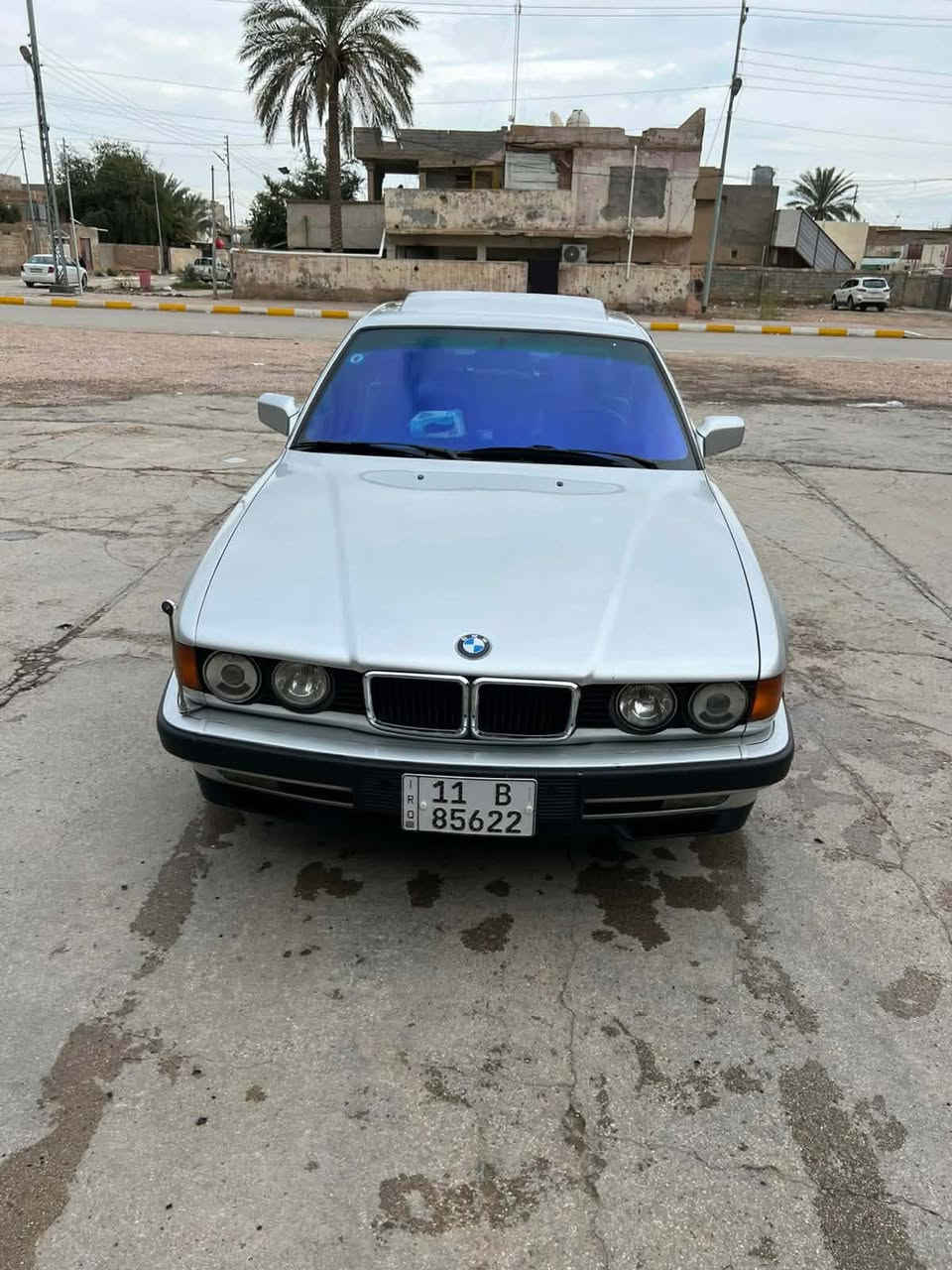 السلام عليكم بي ام دبليو للبيع رقم بغداد الدولي موديل 1990 سنويه 2030 حجم 730 سته مفتوح سياره أرباك كشنات كهرباء فتحا سقف جام كهرباءدبل جام محرك كير ممتاز جيد جدأ ادامه كامله منضومه تبريد كهربائيات بلاد كلهه شغاله اي شي نقص مابيهه السياره صبغ جماليه فقط ونصبتهه موس نصبه بلاديه احله من الصور مال جناي  مروحا كهرباء صدر امامي كله جديد وخلفي دبلات جدد ترايك مفتوح وين مايعجبك السعر 75 مكان رمادي هاتف ***********

