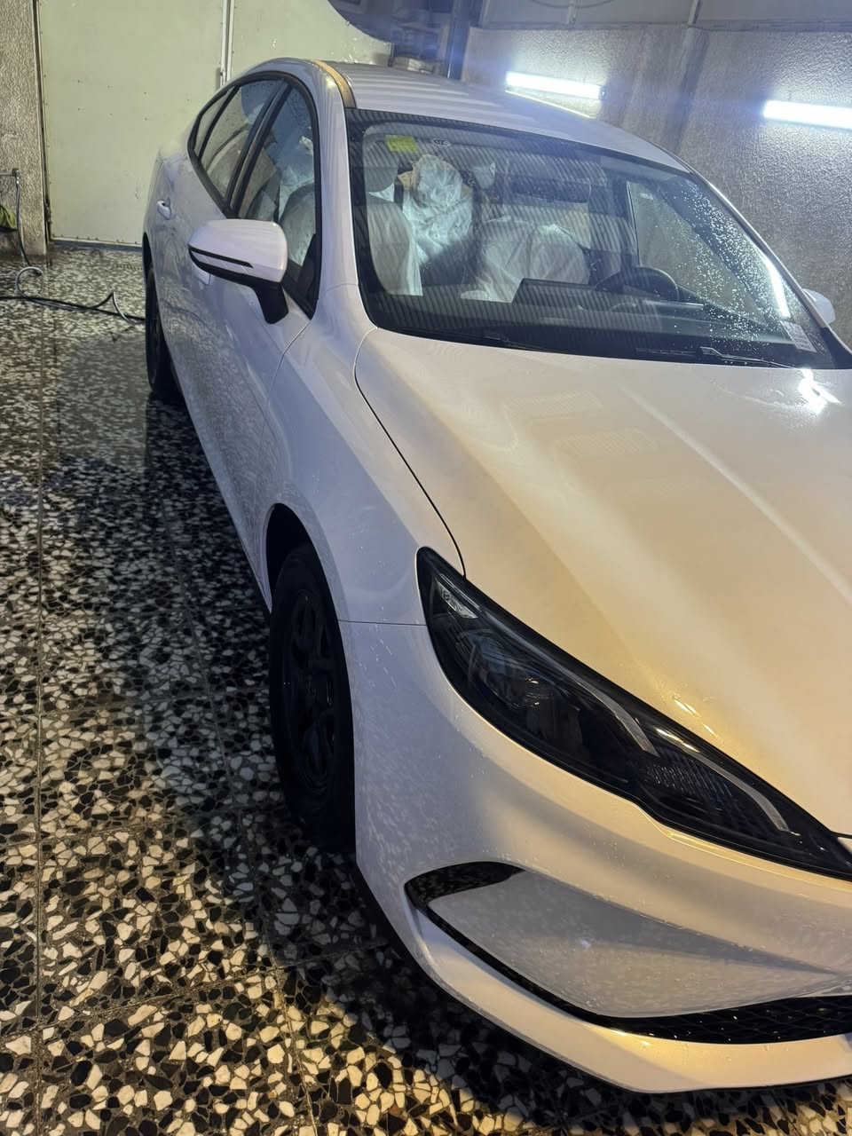 السلام عليكم 
سيل 5 للبيع زيرو 
مرقمة بغداد باسمي 
كل ملحقاتها كامله (شاحن اصلي ارضيات حوضيه اصلية الفوم والماسحات وباقي الغراض)
العنوان بغداد حي القاهرة قرب كلية الرافدين
السعر 19100
الموبايل ***********
