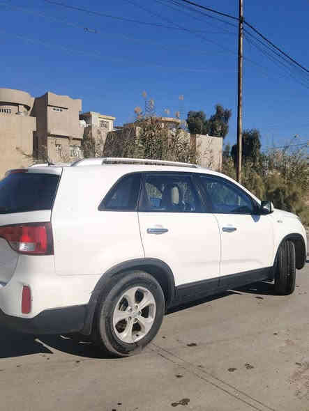 السلام عليكم 
سيارة سورينتو 2013 شكل 2014
4 سلندر لا ضرر ولا صبغ بيها ملاحظات گدام العين 
كابون بانزين 
السيارة باسمي 
رقم نينوى جديد 
ماشية111 
السعر 167$ 
للاستفسار وات ساب 
***********
