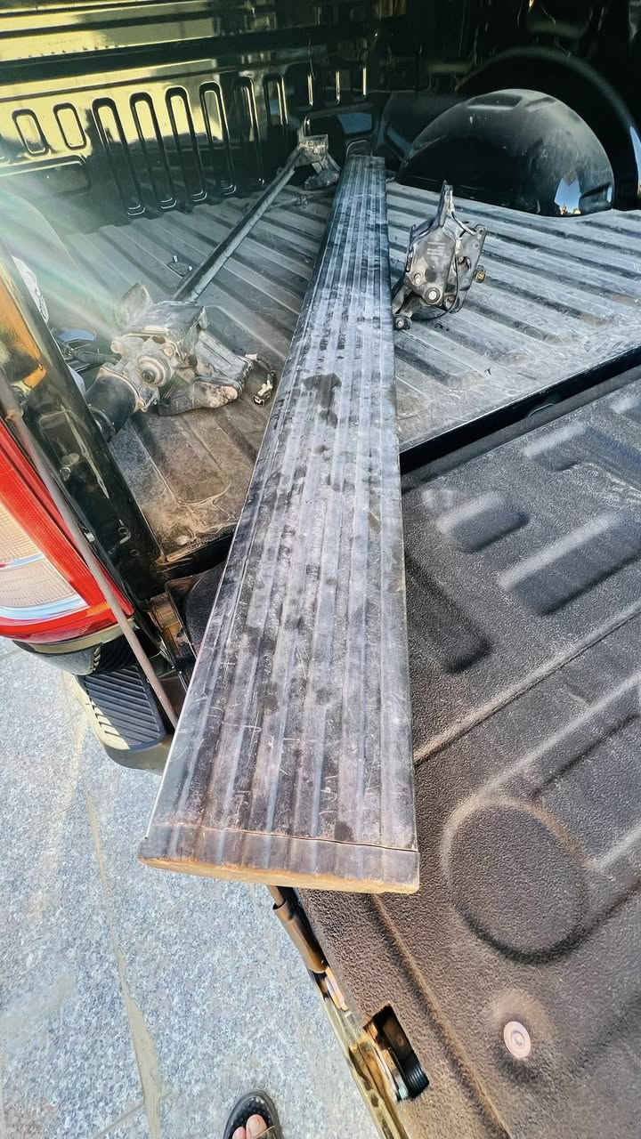 السلام  عليكم و رمضان كريم على جميع دوسه كهرباء فورد f150 بلادي بلادي اصلي مفتوحه من سياره جه الايمن عكس السائق موقع بغداد ترهم على موديل 21-22-23 
للاستفسار اكثر اتصال على رقم ***********
