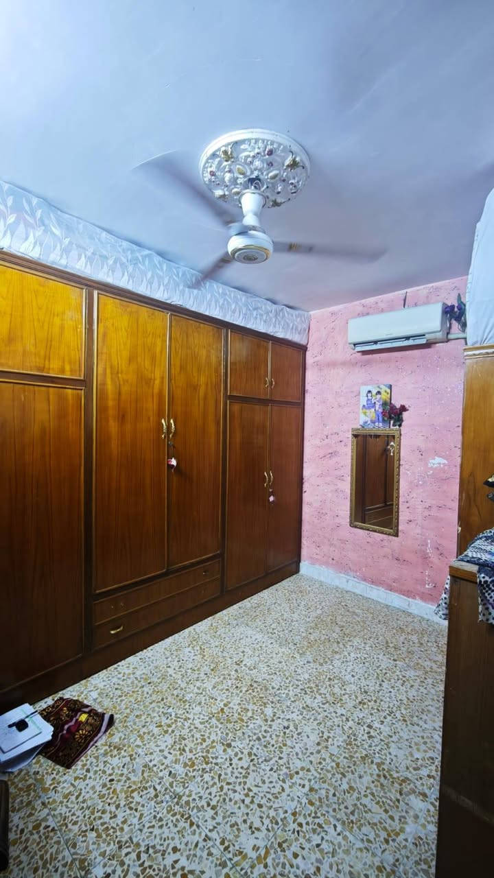 السلام عليكم
بيت للبيع المساحه 68متر المكان كرادة اي استفسار الاتصال بالرقم الموجود واتساب ***********,

