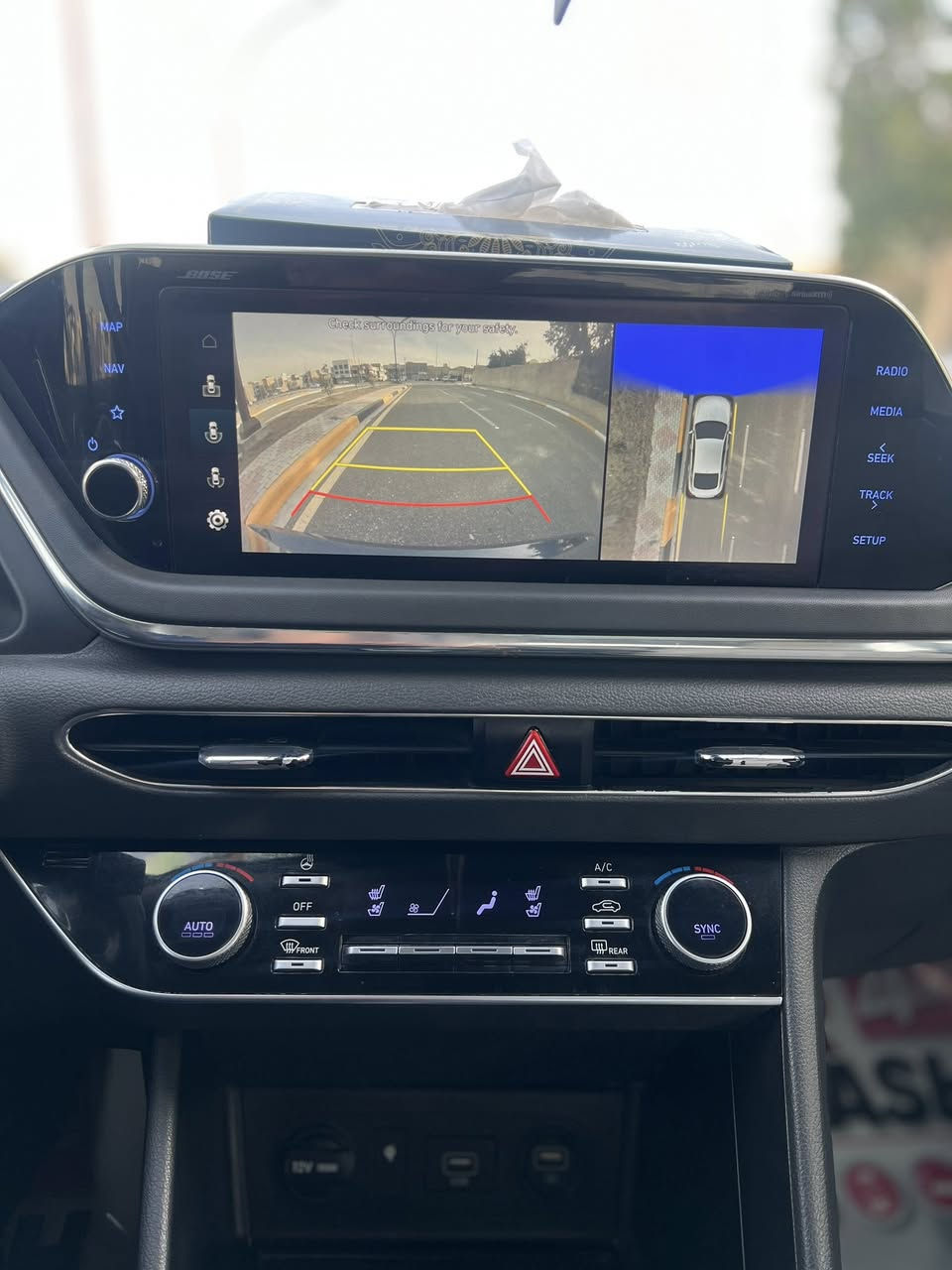 سلام عليكم سوناتا 2022 للبيع🚘🛞
لمتدد 1/1 فول مواصفات للأخير

بصمة أبواب 
بصمة تشغيل 
فتحة سقف بانوراما و شاشه كبيره
رادارات امامي و خلفي وجانبي  
خمس كامرات وداتشو
تشغيل عن بعد 
تقديم وترجيع بلريمونت 
كشنات كهرباء وخزن ميموري
كشنات جلد تدفئه وتبريد
اشاير بلمري وتدفئة الستيرن
 لد متصل امامي وخلفي 
تبريد قطعتين
قيادة ذاتيه ومثبت سرعة
اربع أنظمة قيادة
سايد بريك كهرباء
عداد الكتروني و نقاط عمياء
تحذير الخروج عن المسار
تحذير تصادم 
سستم سماعات بوس 12
اوتو هولد ومانع انزلاق
لايت زنون اربع عدسات

حادثها جانبي الجاملغ والبنيد صبغ فقط شرط الفحص المحرك والكير والحداديه كفاله وشرط ممفتوح السياره نظيفه وعلى وضع الشركة ماشيه 45الف سنويه بأسمي تحويل مباشر ثاني يوم رقم انكليزي وهزة جديده السعر 165 العنوان كربلاء 
***********
***********
