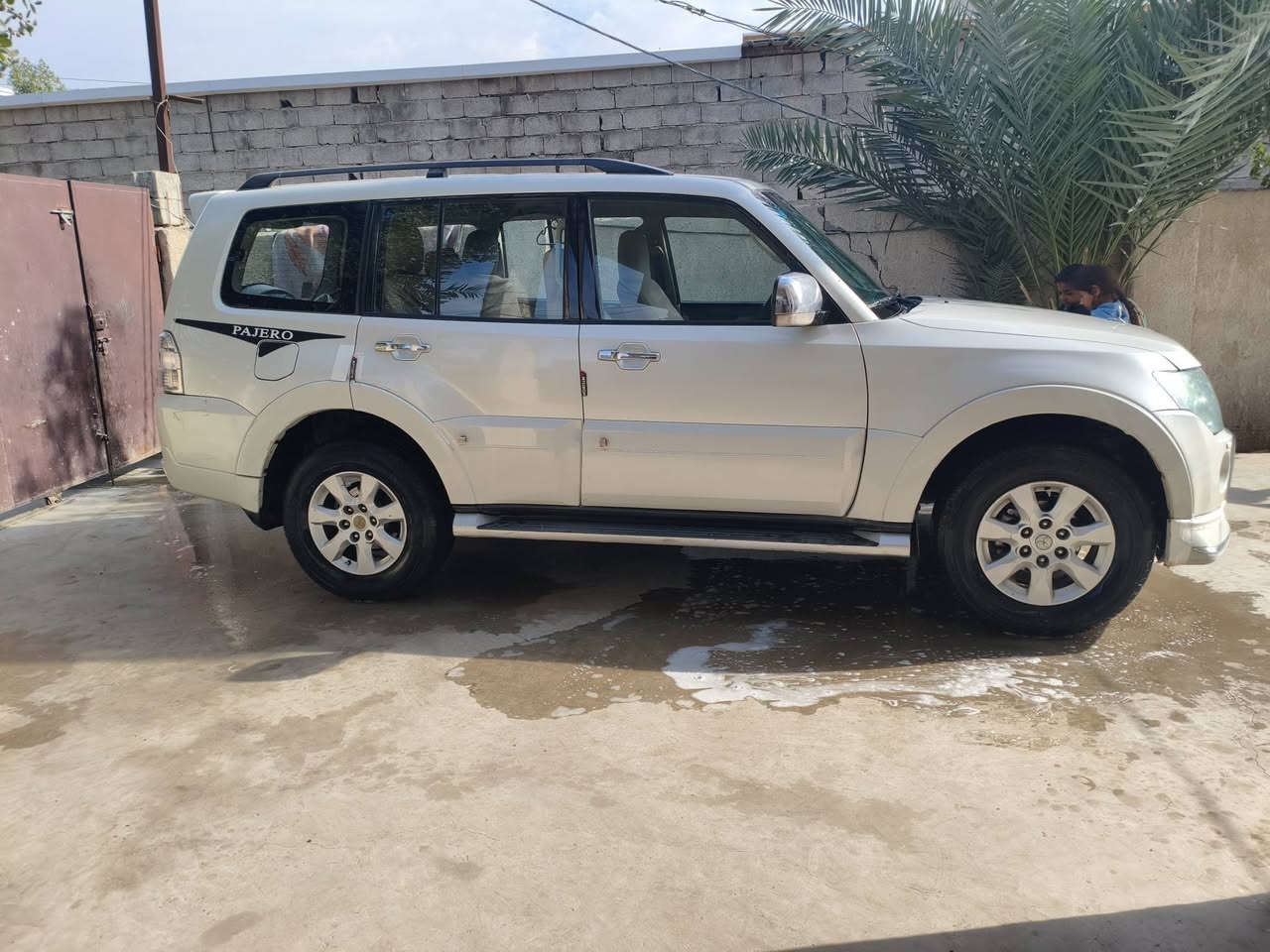 كشنات كهرباء الامامية ثلاجة وسطية زراكات لايت تبريد ثلاثة قطع تبريد ثلج 
لد نهاري كشنات جلد مدوشمه فوك الأصلي كامره وشاشه 
حساسات خلفية  كشاف ضباب لون أبيض صدفي مكينة 3500 المرغوب رقم بغداد مشط ستيرن جديد ودريم شفت وراس روط كله جديد بعده بل ضمان مكينة وكير مكفولات من فتح وشد قبق جنطة محدث بلادي صدفي نفس لون سياره سياره شنو بيه ربع جامغ الامامي بارد والجاملغ الخلفي بي شخط صغير بطول اصبع لاغير عدي بيها سونارين فحص 
تواصل على رقم الهاتف ***********
سعر 150 وبيها مجال
