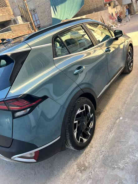 كيا سبورتج 2023 فول 1/1 مواصفات جي تي لاين
لون مميز زيتوني متغير 
الموديل : 2023. (خليجي ) .
المحرك : 2.0 . 4سلندر
العداد : 7000 كيلو متر (زيرو) 
الرقم : اربيل

 المواصفات
بانوراما
ناقل حركة اوتو 6 نمر
دخول ذكي(بصمة) +تشغيل عن بعد
رادار جانبي
شحن وايرليس
حساسات امامي وخلفي
مصابيح امامية زنون معLED
بك لايت LED
كشافات زنون
ويل قياس 19 انج
شاشة كبيرة  مع كاميرا
المقاعد مخمل 
مقاعد امامية كهرباء
صندوق كهرباء 
مقاعد امامية تدفئة
شفتات ستيرن
تدفئة ستيرن
سايد بريك بصمة
تبريد شاشة
مرايا متحسسة للاضاءة العالية
محدد سرعة+فول تحكم ستيرن
شاشة سرعة ديجتل
باقي الموصفات معروفة 
السعر (225$) بيها مجال قليل .

❗️ملاحظة / محولبه  بالبنيد وصفحة باب السايق رصعات خفيفة مصلحة  يم المندلاوي بنظام( Pdr)والسونر مرفق  ضمن الصور.. #مكان السيارة بغداد / بلديات

 للاتصال والاستفسار   
***********
