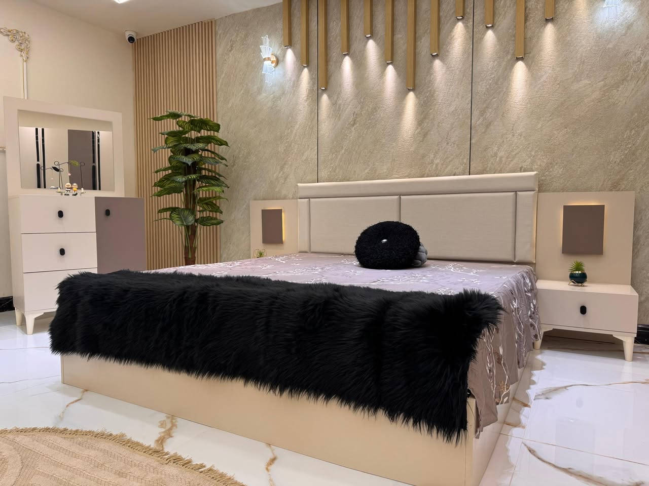 ✨ وصل حديثاً — موديل لاكون الاقتصادي ✨

🛋️ تصميم أنيق يجمع بين الجودة والسعر المناسب

❇️ 5 قطع متكاملة — كنتور 220 سم
❇️ ميز تواليت كبير وعملي
❇️ شغل متقن بجودة عالية
❇️ سرير ثابت ومتين 🇹🇷🇹🇷🇹🇷
🔦 إنارة عصرية تضيف لمسة فخامة

💥 متوفر الآن بسعر الجملة — فرصة لا تعوض!

📞 للحجز والاستفسار: ***********
