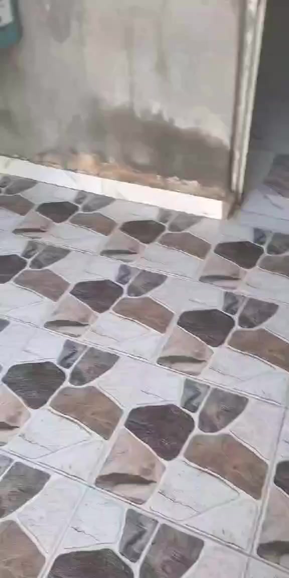 بيت للبيع مساحه 150 وبي حوش جبير وصحيات بره وبراني وغرفه وصاله ومطبخ وحمام داخلي مجاري ب22 وبي مجال ***********العنوان ال حمد بفرع العمارات ليجوه
