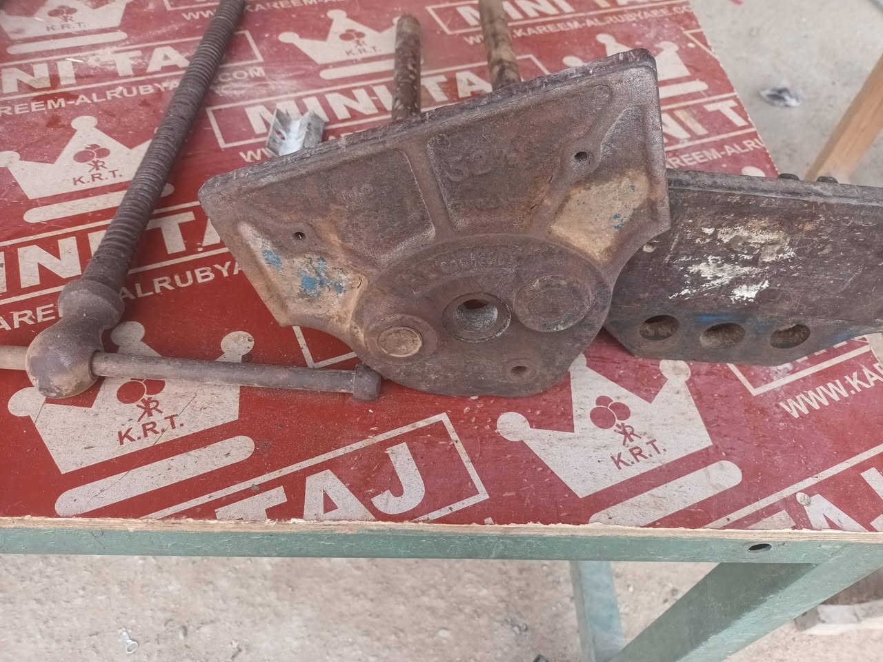 من رخصة الادمن المحترم منكنات وحدة ريكود انكليزي مؤسسة و وحدة ادوات و وحدة مال بطالة مكتوب نوعيته الاتصال على ***********
