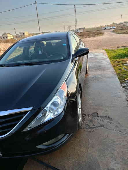 السلام عليكم سوناتا للبيع موديل 12 وارد امريكي اكلين متعهد كير محرك وتخم تاير جديد  باتري جديد سياره جديده فطر بدشبول ماكو  السعر 115 وبيها مجال للشراي للاستفسار الاتصال ***********
