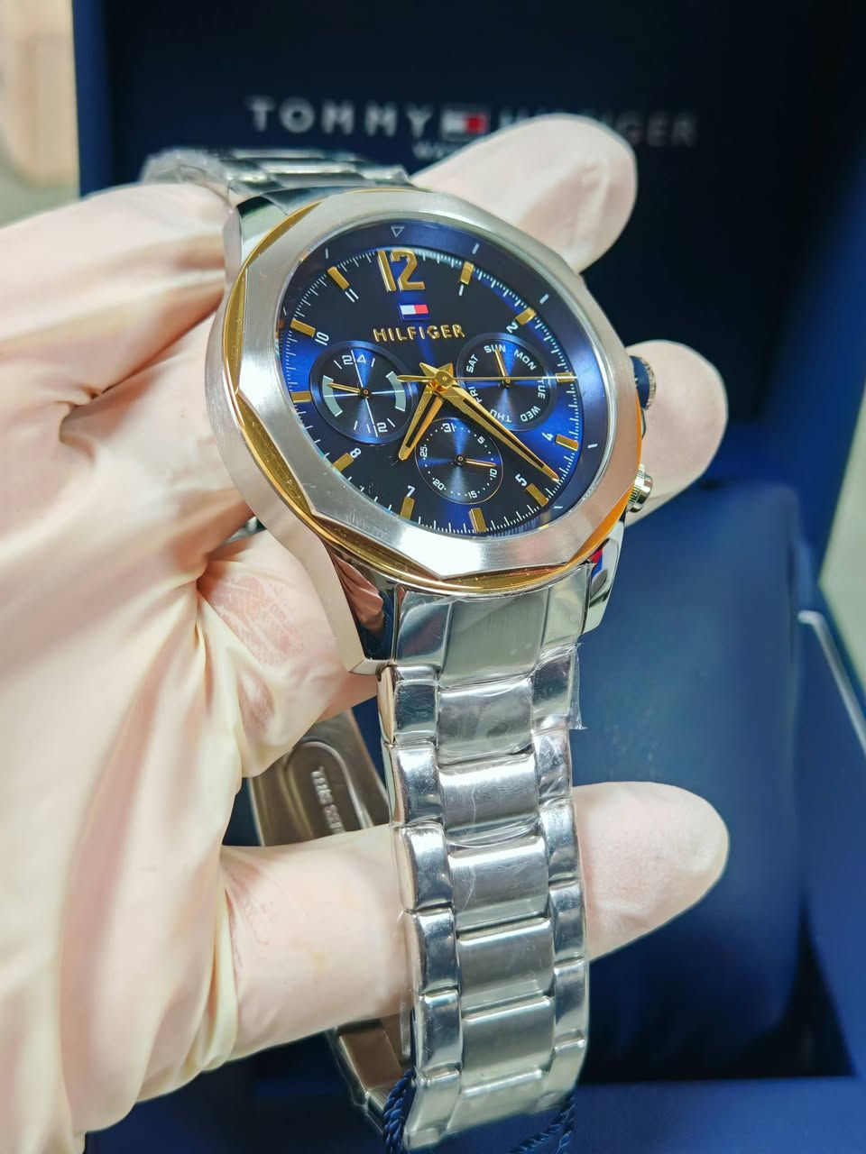 مزااااد مزااااد 
لدينا لكم اليوم مزاد جديد لساعه راقيه وانيقه الساعه تومي هيلفكر الامريكيه الشهيره الساعه اصلي كامل المرفقات مع الظمان سنتان 
المزاد يبدا الان وينتهي ساعه 4 فجر

الاعتماد على الماسنجر 

فتحة باب الساعه 55 دولار  واقل رفعه 5 دولار 

الساعه بطاريه
القطر 45
كرونكراف 
سنتر ايام الاسبوع
سنتر ايام الشهر
سنتر نظام 24
منفذ شهري
ارقام لامينوس 
البدن ستانلس ستيل 
مضاده للماء 50متر
طلاء ثابت
القفل دكمه
تاتي كامل المرفقات مع الظمان سنتان 

يوجد توصيل لجميع المحافظات


**إذا كنت صاحب هذا الإعلان وتريد حذفه لأي سبب، رجاءا أرسل رسالة إلى الدعم الفني**