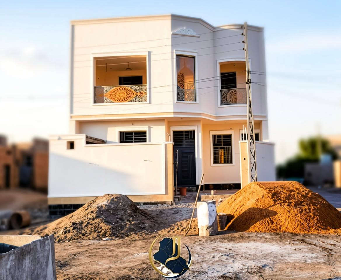 شموخ العراق للمقاولات العامة 🏗️ 
" بناء ، هدم ، ترميم ، أشراف هندسي ، تنفيذ " 

تندر بناء كامل - تسليم مفتاح 🔑.

✨ بالمواصفات التالية : 
1- هدم الدار ورفع الأنقاض وتنظيف الأرض جيداً من الاوساخ والأنقاض .
2- فرش الجلمود والسبيس المفحوص وحدله مع الرشق بحادلة 20 طن . 
3- رش مبيدات الأفات .
4- فرش الأرض بأكملها بنايلون زراعي سميك .
5- تأسيس الحصيرة الاولى والجسور حسب تصميم الخارطة بالشيش ff اوماس ورفعها عن الارض ( سبينسر ) .
6- تأسيس المجاري نوع الامل الشريف 4 انج مع عمل قالب ثابت للمنهولات واغلاقه حتى نهاية العمل وتسليط الانابيب بطرق هندسية .
7- تسليح الأرض بشبكة ثانية من حديد ff اوماس 12 ملم للحصيرة و 16 ملم للجسور الحاملة للجدران حسب عدد الطوابق والتصميم النشائي . 
8- صب الارضية ( رفت ) صب مركزي c35 بأرتفاع لا يقل عن 40 سم مع رش الكلوريدين قبل الصب . 

• ثانياً : الهيكل . 
1- صب بتلو 20 سم من الاسمنت المقاوم .
2- بناء الدار بأرتفاع 3.10 وبطابوق جمهوري ( حجي ابراهيم ) للطابق الارضي قليل من الاملاح مع تثبيت انابيب المرازيب والسبالت والستلايت والانترنت مع البناء . 
3- عمل قالب الطابق الارضي وعمل رباط سقف للطابق الارضي 40 سم وفوق الابواب والشبابيك للطابق الاول 40 سم مع مرد ماء 20x20 .
4- تثبيت انابيب الكهرباء بالسقف فقط .
5- تسليح بشيش ff اوماس بأبعاد 25 سم وعمل جسور مخفية في المساحات الكبيرة .
6- صب السقف صب مركزي C30 .

✨ الكهرباء والماء والاشتايكر : 
1- يتم تأسيس انابيب الماء للدار 3 خطوط ppr امل الشريف او تركي مسلح وتسليك اكثر من خط للنازل مع تأسيس انابيب التقطير للسبالت وتثبيت خلاطات تركي دفن 3 خطوط . 
2- يتم تشطيب الخلاطات والصحيات تركي .
3- يتم تأسيس الكهرباء سيمنس والملحقات اماراتية .
4- لبخ جدران السطح وطلسه وثم تطبيك السطح بمادة الاشتايكر مع وضع عوازل قير + فلين سمك 3 سم من قبل شركة .

• ثالثاً : التشطيب . 
1- يتم وضع فريم مرمر وثم تركيب شبابيك حديد او pvc حسب رغبة صاحب الدار .
2- يتم تركيب الابواب الحديد للخارج و لباب البيتونة و ابواب خشب عراقي بأرتفاع 2.10 للداخل وابواب pvc للخدمات والمناور حسب الرغبة من قبل صاحب الدار وباب الاستقبال قاصة + باب المطبخ 250 دولار .
3- يتم تركيب محجرات حديد . 

✨ السيراميك والبياض والارضية . 
1- يتم تركيب جدران المطبخ سيراميك نوع هندي قياس 30x60 .
2- المناور بالسيراميك هندي 30x60 والمناور وتكون الالوان حسب اختيار صاحب الدار . 
3- يتم تركيب جدران الدار بالحص ( كرمه ) والبورك درزة وبعمل مساطر درجة اولى بعد ان يتم معالجة الطابوق بمواد معالجة ( طرطشة ) .
4- يتم تركيب ارضية الدار كاشي او بورسلاين 60x60 والكراج بالسيراميك المسلح الحامضي . 
5- تركيب ارضية حمامات بورسلاين 40x40 .
6- تركيب جدران حمامات سيراميك هندي .
7- تبيت صاروخيات للحمامات + مطبخ .
8- واجهة طلس مع صبغ + تطعيم بورسلاين .

= للتواصل 👇🏻:
*********** - ***********
