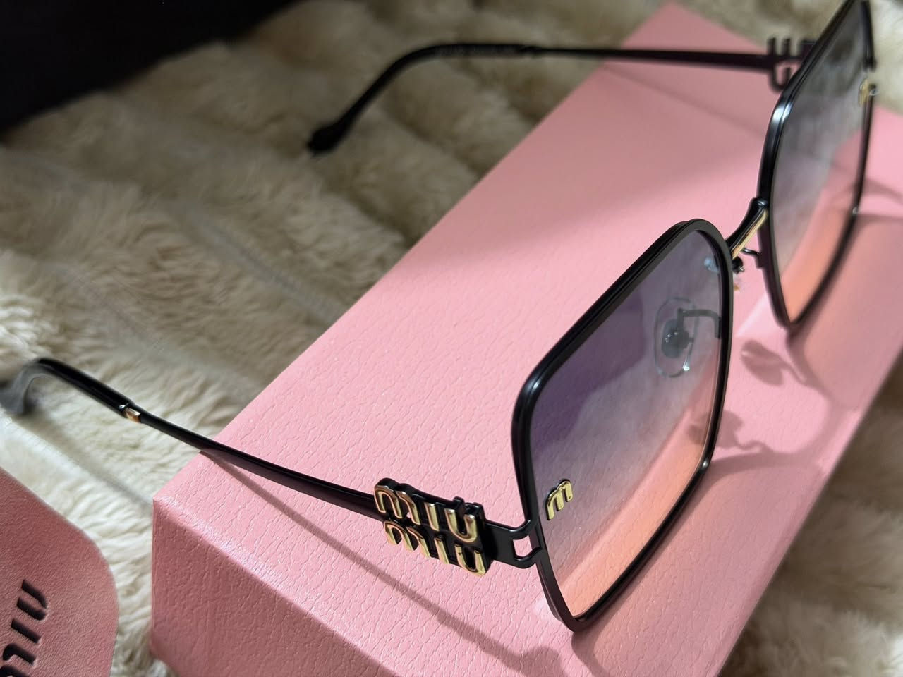 نضارات ماركه اميو اميو مختمه مع كامل لملحقات


**إذا كنت صاحب هذا الإعلان وتريد حذفه لأي سبب، رجاءا أرسل رسالة إلى الدعم الفني**