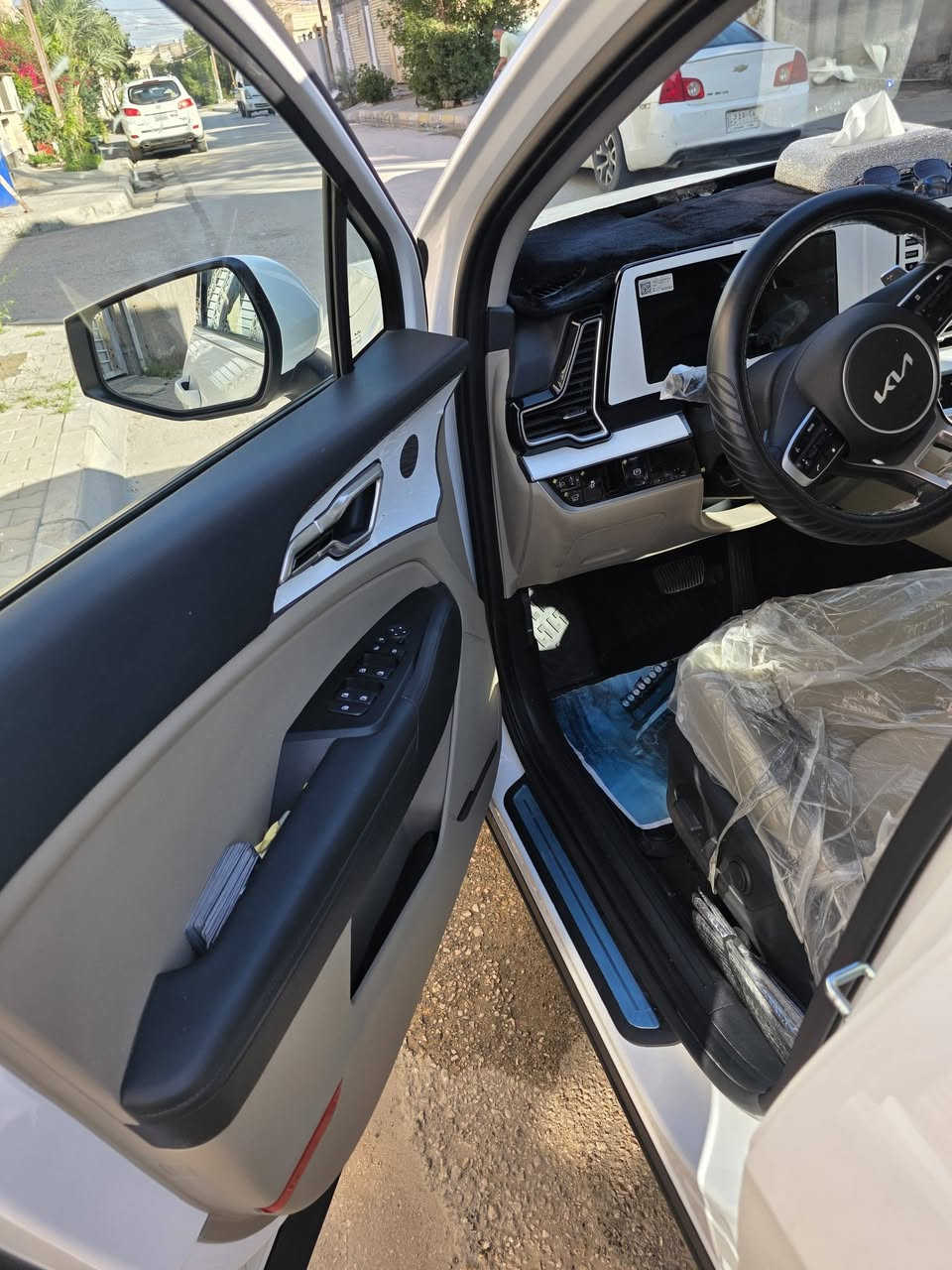 السلام عليكم
كيا سبورتج موديل 2025 خليجي أستلام شركة ضمان شركه نم 

السيارة ماشية 9000 بعدها بحالة الوكالة كفالة عامة حتى من الشخط
رقم بغداد الدولي بأسمي تحويل ثاني يوم 
المواصفات :-

حساسات خلفية أمامية 

لايت زينون + LED

كشافات 

رادار

بك لايت LED

ويل كب 

صندوق كهرباء
 
تدفئة مقاعد 

اريل نفكيتر 

مفتاح التشغيل بصمة (بصمتين موجودة)

دشبول شاشة + CarPlay 

كاميرا دوارة 

مثبت السرعة Cruise

المودات والأوامر الصوتية

أوضاع القيادة  Drive Mode

فحص أنظمة السيارة 

مقود جلد حياكة 

شفتات مقود

قطعتين تبريد

هاند بريك كهرباء 

ا ABS 

ا Auto Hold   أوتو هولد

نظام مانع أنزلاق 

نظام نزول المنحدرات 

اشارة في المرايا الجانبية

مخرج منفذ الطاقة

ا  Bluetooth 

شاحن 

العنوان :- كربلاء 

رقم الهاتف ***********
