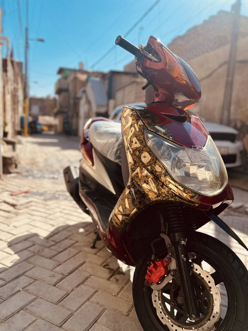 سلام عليكم 
سكنس فحل (رمبه )
نوزل خطين 
كفاله عامه للأخير 
لون كرزي مميز🍒
بيها وشمه بلاديه
بكلايت خليه احمر ومشمي بلادي
اشاير كصه برتقالي 
دراجه يوم 3 بشهر نازله من رمبه واوراق معرض موجوده
دراجه برغي ممفتوح بيها تجي وتقتنع يله تاخذ 
سعرها 1200 وبيها مجال بسيط حك الجيه 
***********
لواته ماريد بنص اليل
