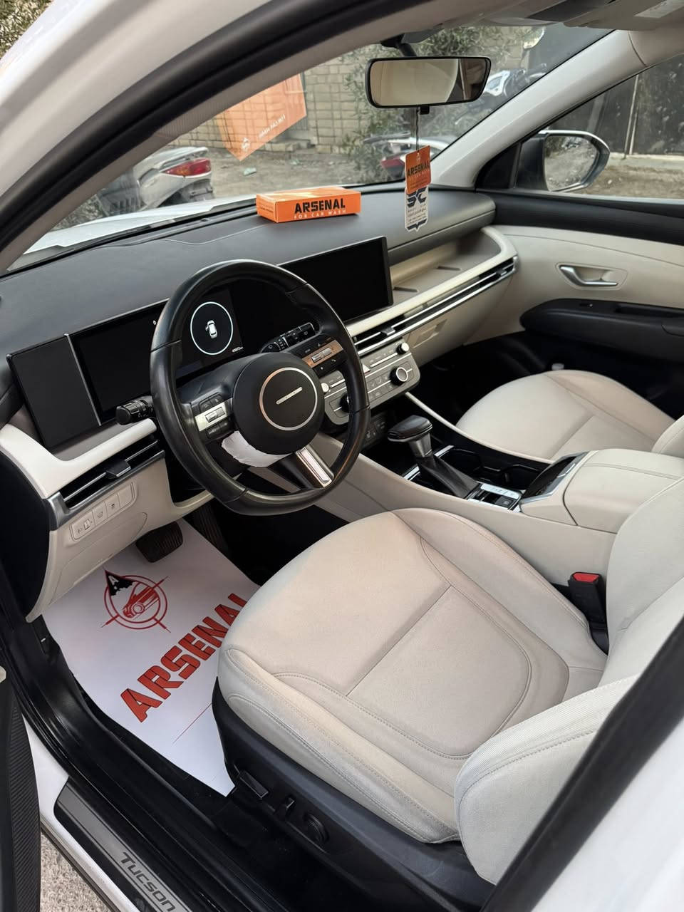 السلام عليكم 
للبيع فقط توسان 2025 الشكل الجديد 
 خليجي ام الضمان رقم بغداد فول موصفات 
ما عده البنوراما ماشية 43 الف مكفوله من صبغ وتبديل والبارد سعره 218 $ ورقه 
مكانه بغداد زيونة ***********
