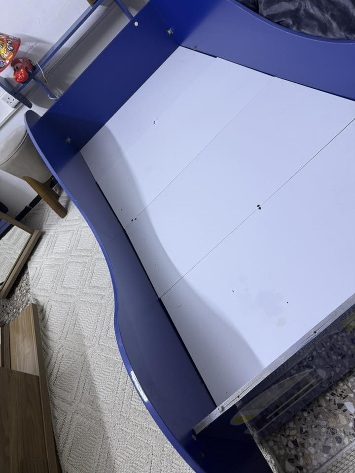 جهاز جري يتحمل وزن 120 كيلو جديد مستخدم ساعه او ساعتين فقط السعر 170 الف وبي مجال بسيط سرير نفر شكل سياره السعر 75  وميز طعام وكراسي 2 ب75
العنوان الدوره حي الصحه 
***********
