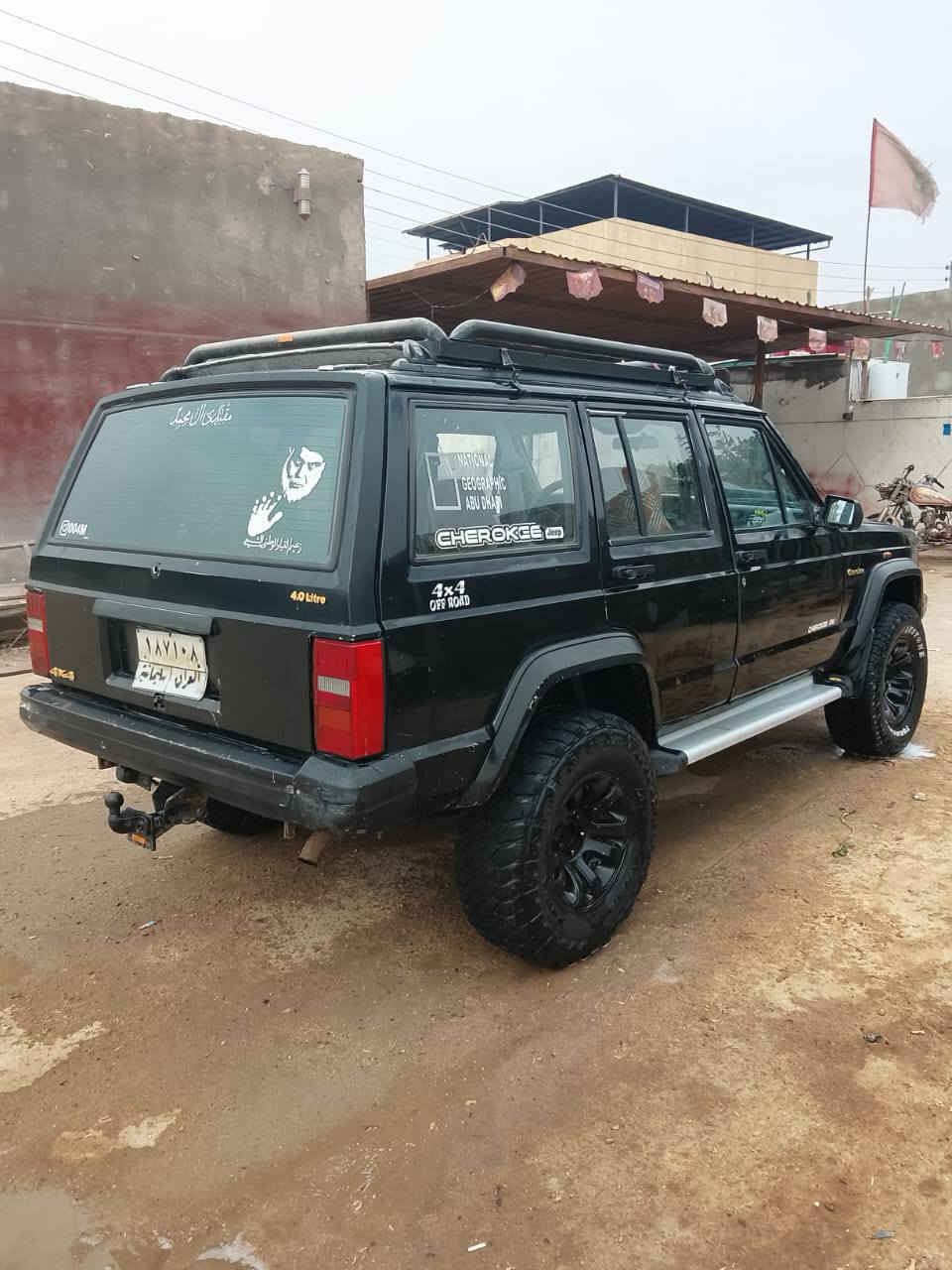 السلام عليكم
جيب شيروكي شخاطه موديل 91 محرك وكير بلادي كفاله فور ويل كير اوتو 
مكفوله ضربه خياس صبغ السياره وضع شركه رقم سليمانيه حداده جديده كهربائيات وضع شركه تخم تاير جبلي كل نقص مابيهة 
سعرها 45بيهة مجال الحاب يستفسر يتصل *********** مكانهة البصره الهارثه
