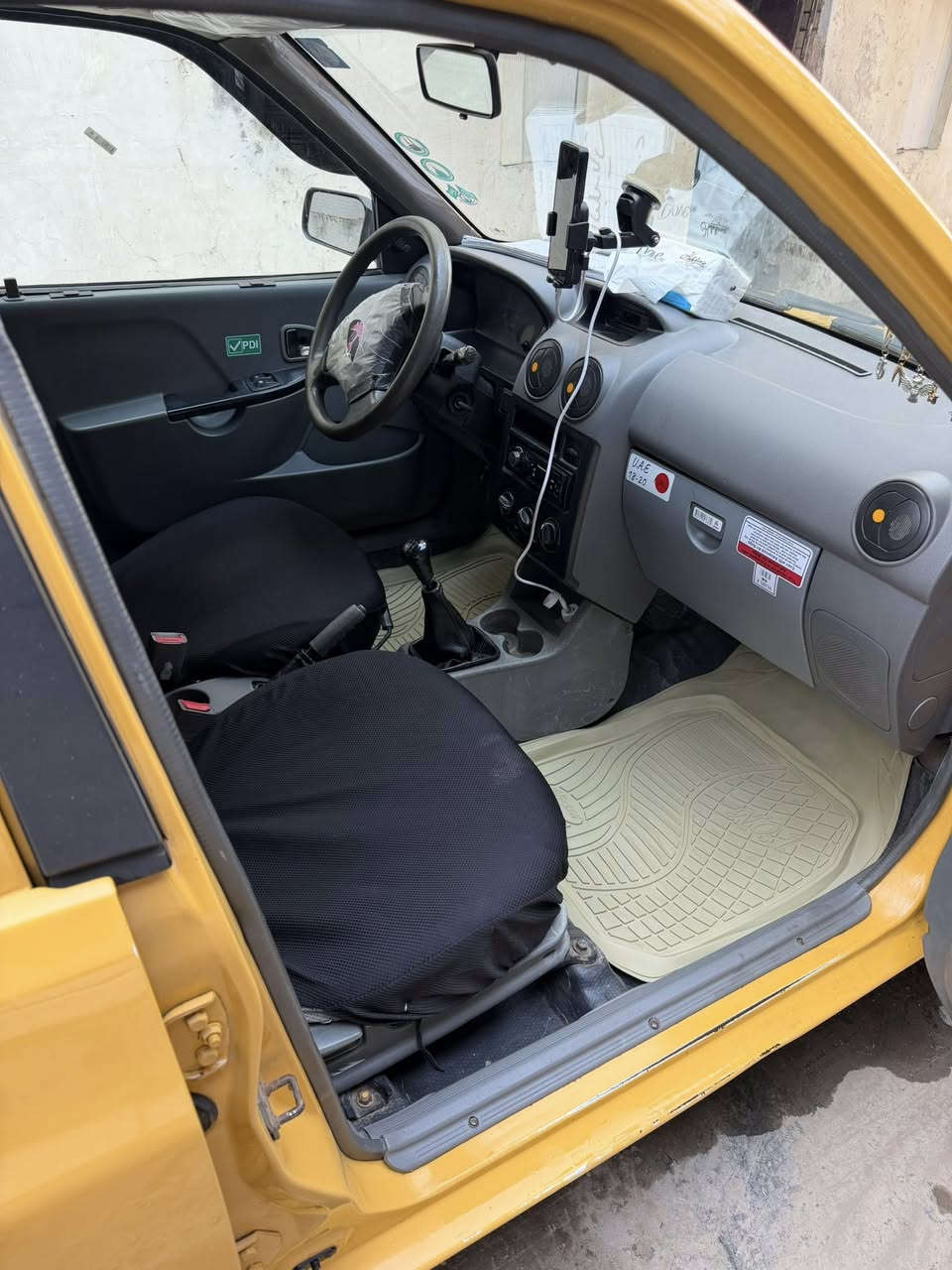 سايبا 2015للبيع سياره جاهزه شغل واطلع تجي وتفحص واني وياك مامقصر رايدها ب 40 وبيها مجال ***********
