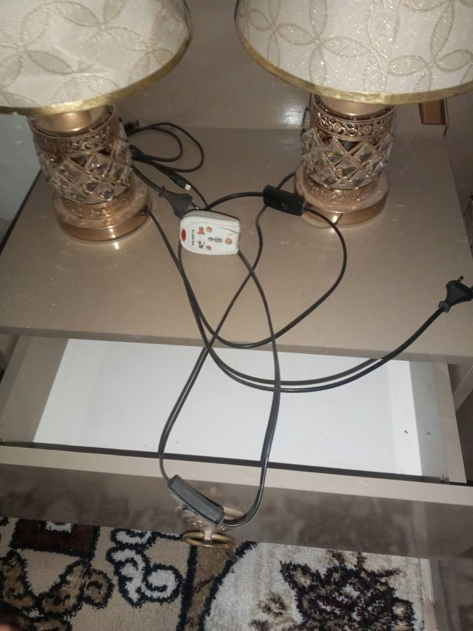 غرفة تركية للبيع 250الف فقط باب واحد انكسر بل النص موجود بل الصورة نضيفة ومرتبة مكاني انبار كرمه ***********
