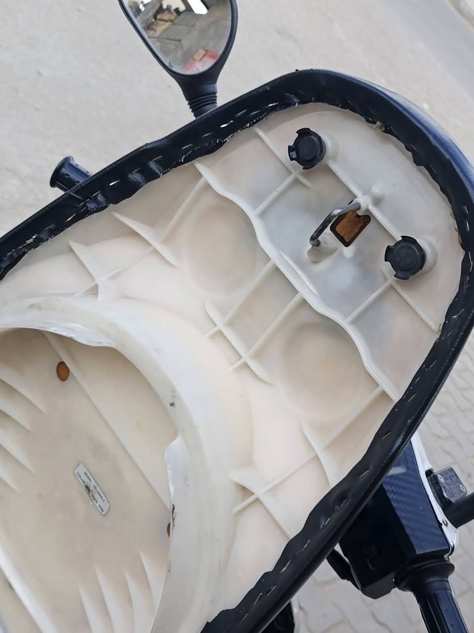 دراجه أدرس ياباني مكفوله عامه رمبه من كلشي رمبه مرغي ما مفتوح بيهه كله بلاديه على البلاد الهاتف *********** المكان كوت الزهراء
