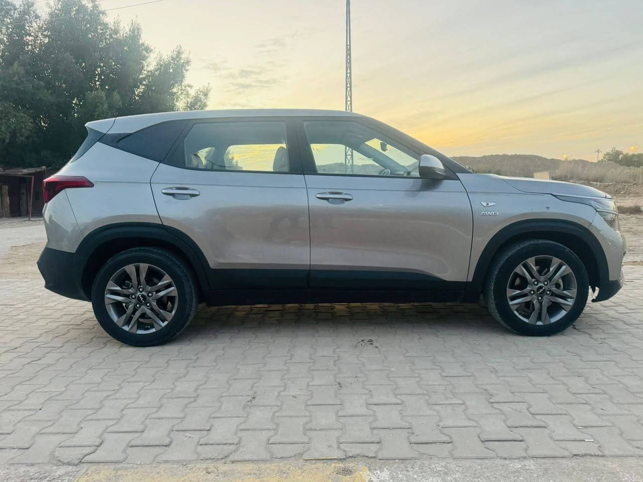 كيا ستلوس امريكي موديل 2023 سياره جديده وجاهزه من كلشي محرك كير حداديه تبريد كله جديد ماشيه 40الف محرك 2000دوش بيه ثلاث قطع صبغ وصور السونار بالمنشور السعر 137مكان  السياره بابل مركز المدينه ***********
