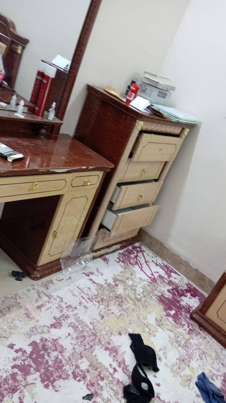 السلام وعليكم غرفه نوم للبيع مستعجل عله بيعته 125 وبيه مجال ***********
