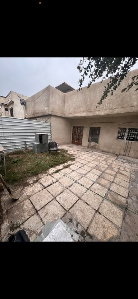 دار للإيجار طابق ارضي استقبال وطعام مطبخ حار وبارد صحيات غرفة نوم حديقه وگراج
حي الجهاد الضباط بخلف الشارع العريض

المساحه ١٥٠ متر

للتواصل واتساب ***********
