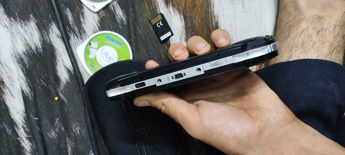 سلام عليكم جهاز psp مع جنطة ورام 16كيكة وبطارية وقرص العاب وقرص فيديو اخوان جهاز من
وحدة شاشة كامت ما تشتغل بس كلوب اخضر شغال
واحمر شحن هم شغال ابيع فحم سعرة 40 مكاني مدينة الصدر توصيل موجود


**إذا كنت صاحب هذا الإعلان وتريد حذفه لأي سبب، رجاءا أرسل رسالة إلى الدعم الفني**