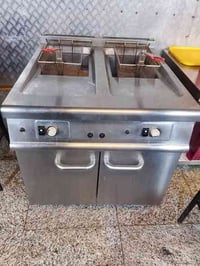 للبيع  كريل 400 قلايه 550 وبيهم مجال  مكان بغداد الزعفرانيه  077637711...