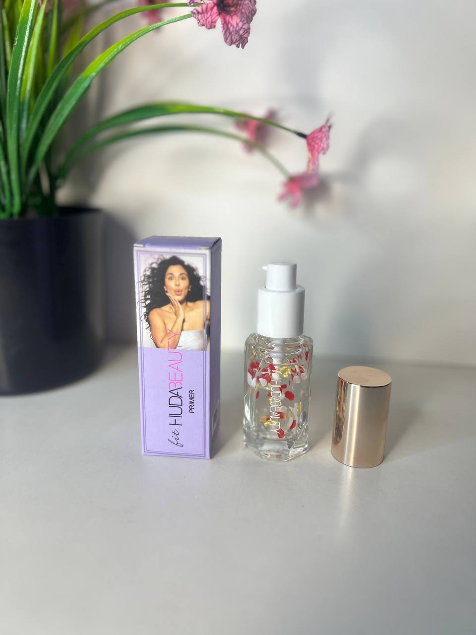 💜 برايمر  هدى بيوتي HUDA BEAUTY 💜
سر البشرة الناعمة والمثالية قبل المكياج!
هذا البرايمر يخلي بشرتج حريرية وينعم المسام ويثبت المكياج لساعات طويلة بدون ما يتأثر 💫
تركيبته خفيفة وسريعة الامتصاص، ترطب البشرة وتعطيها إشراقة طبيعية تخلي الفاونديشن يطلع بشكل flawless 👌
✨ المميزات:
 • ينعم ملمس البشرة فوراً
 • يثبت المكياج لفترة أطول
 • يعطي لمعة صحية بدون دهنية
 • مناسب لكل أنواع البشرة
خليه أول خطوة بمكياجج وشوفي الفرق 😍

سعر الخصم 6 الاف
#الاصلي
#لايك #متابعة
قناة تليhttps://t.me/tot_yuish


**إذا كنت صاحب هذا الإعلان وتريد حذفه لأي سبب، رجاءا أرسل رسالة إلى الدعم الفني**